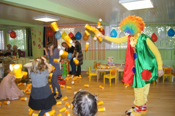 Детский праздник с клоуном.jpg Детский праздник с клоуном.jpg