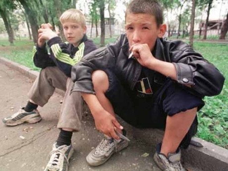 Часто дети начинают курить из-за "стадного инстинкта" Дети курят